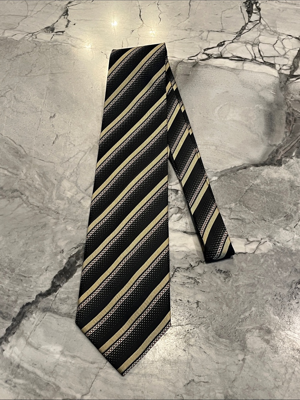 Drussel Milano, Italy necktie! Black, gold , and red tie!